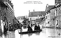 Guipry ː la Rue du Vieux-Port lors des inondations du 2 décembre 1910 (carte postale).