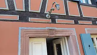 Moulin inférieur. Initiale du propriétaire en 1723 : Georges Stephan ("G St") sur le linteau du logis).