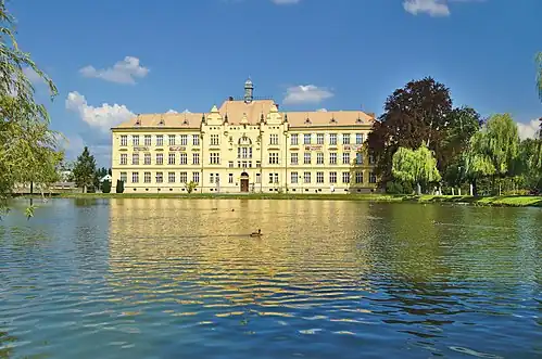 Lycée Jan Opletal.