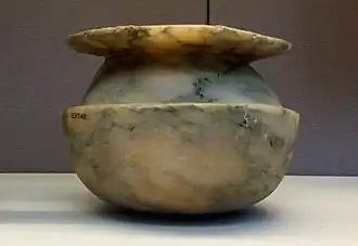 Jarre en gypse, dynastique archaïque I (v. 2900-2700 av. J.-C.). British Museum.