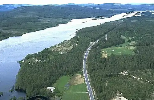 La route 90 à Åsele.