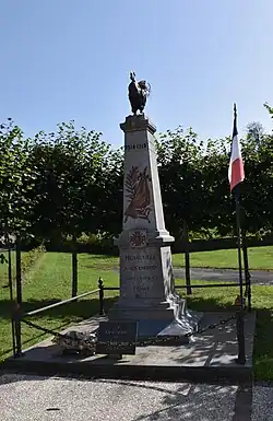 Le monument aux morts.