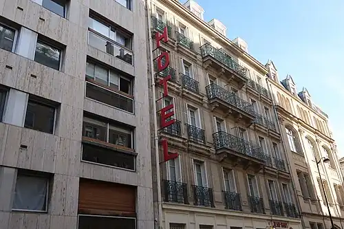 Hôtel au no&nbsp;9.