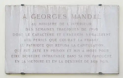 Sur l'hôtel de Beauvau (ministère français de l'Intérieur, Paris).