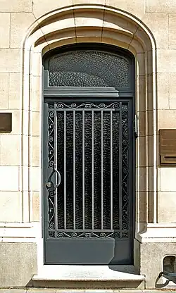 La porte.
