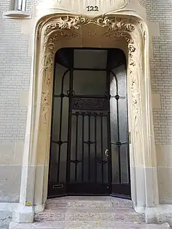 Porte de l'immeuble.