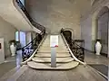 Départ de l'escalier au rez-de-chaussée.
