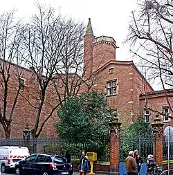 Hôtel de Bernuy, tour vue de la rue.