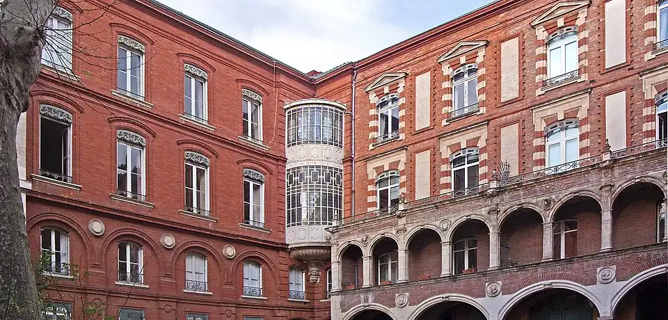 Hôtel Antonin : façades sur cour.