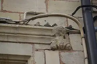 Détail de la façade, premier étage.