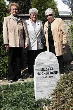 Helga Hošková-Weissová(à droite).