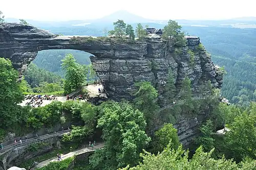 Arc en grès de la porte Pravčická.
