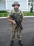 Un soldat du Monténégro avec un HK MP5.