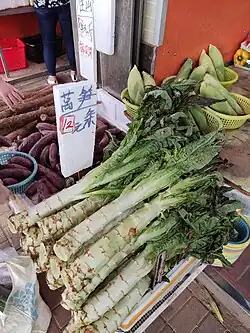 celtuces sur un étal