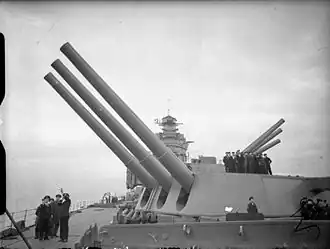 Les canons de 406&nbsp;mm de la tourelle A du Rodney.