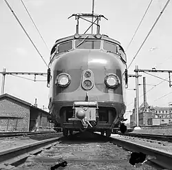 Face avant de la 711 en livrée d'origine.