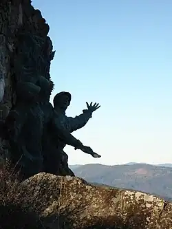 Le monument du 152e RI vu de profil