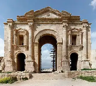 L'arc d'Hadrien reconstitué, en 2008.