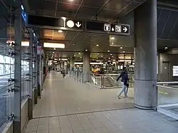 Hall de la gare routière de Vaise, assurant la correspondance avec la gare ferroviaire.