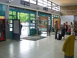 L'intérieur du hall de la gare.