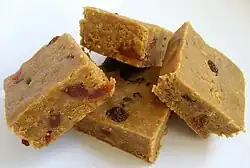 Des morceaux de fudge aux fruits