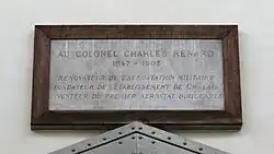 Plaque commémorative à Charles Renard dans le Hangar Y.