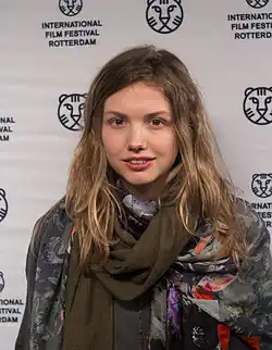 Hannah Murray interprète Cassandra «&nbsp;Cassie&nbsp;» Ainsworth