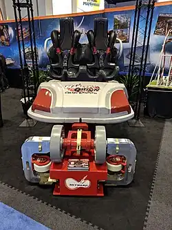 Wagon de Harley Quinn Crazy Coaster exposé à l'IAAPA Attractions Expo 2017.