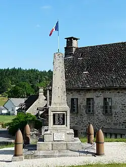 Le monument aux morts.