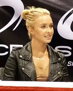 Hayden Panettiere, modélisée, interprète Samantha.