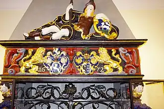 Manteau de cheminée de 1672 de l'Hospice du Saint-Esprit (Lübeck) décoré aux armes de Matthäus Rodde et de Johann Ritter&nbsp;(de).