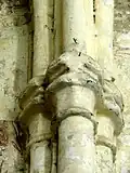 Chapiteaux du doubleau intermédiaire, côté nord.