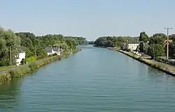 Photographie montrant le canal de la Sensée à Hem-Lenglet.