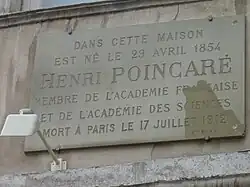 Plaque commémorative sur la maison natale de Henri Poincaré.