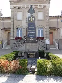 Monument aux morts.