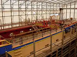 Mise en peinture générale de la coque.