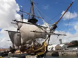 Mâture de l'Hermione en juillet 2014.