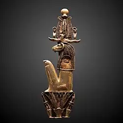 Pectoral en or figurant le dieu Harsaphes accroupi - XXIe et XXIIe dynasties - Musée du Louvre.