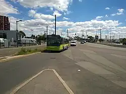 Bus de type Heuliez GX 127 sur la ligne v2