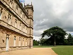 Le jardin de Capability Brown : cèdres et vue sur les bosquets et le temple à colonnes