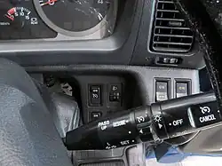 Hino Ranger FD7JLA, commande sur commodo