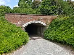Le tunnel qui donnait accès à la Pelouse centrale passait directement sous la piste.
