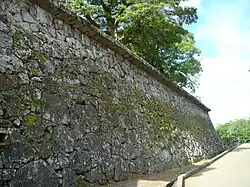 Photo d'un des murs "musha-gaeshi" du château Hitoyoshi, préfecture de Kumamoto