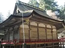 Forme typique de l'arrière d'un toit hiyoshi-zukuri.