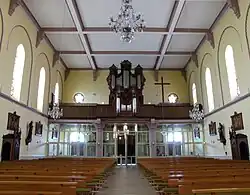 Vue intérieure de la nefvers la tribune d'orgue.