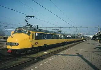 La rame 777 (1789 en livrée Intercity).