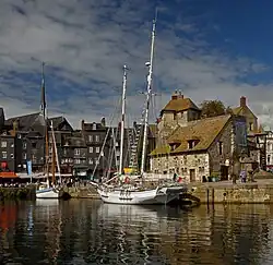 La vieille jetée et la Lieutenance.
