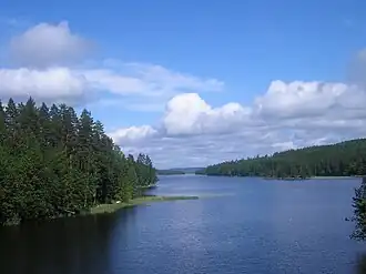 Le détroit Hopeasalmi du lac Päijänne.