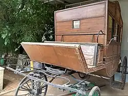 Glace de custode, voiture hippomobile.