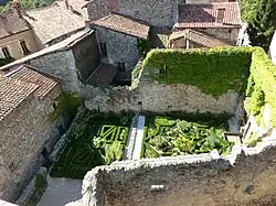 Vue de l'hortulus depuis le haut de la tour de guet.